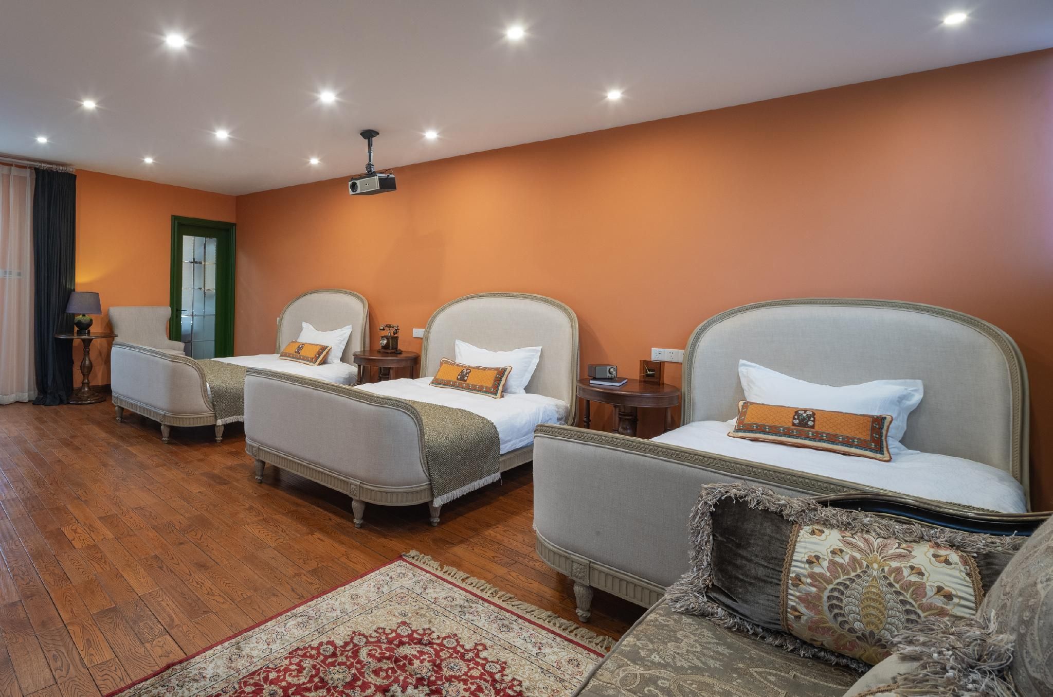 Deluxe Triple 3 Beds