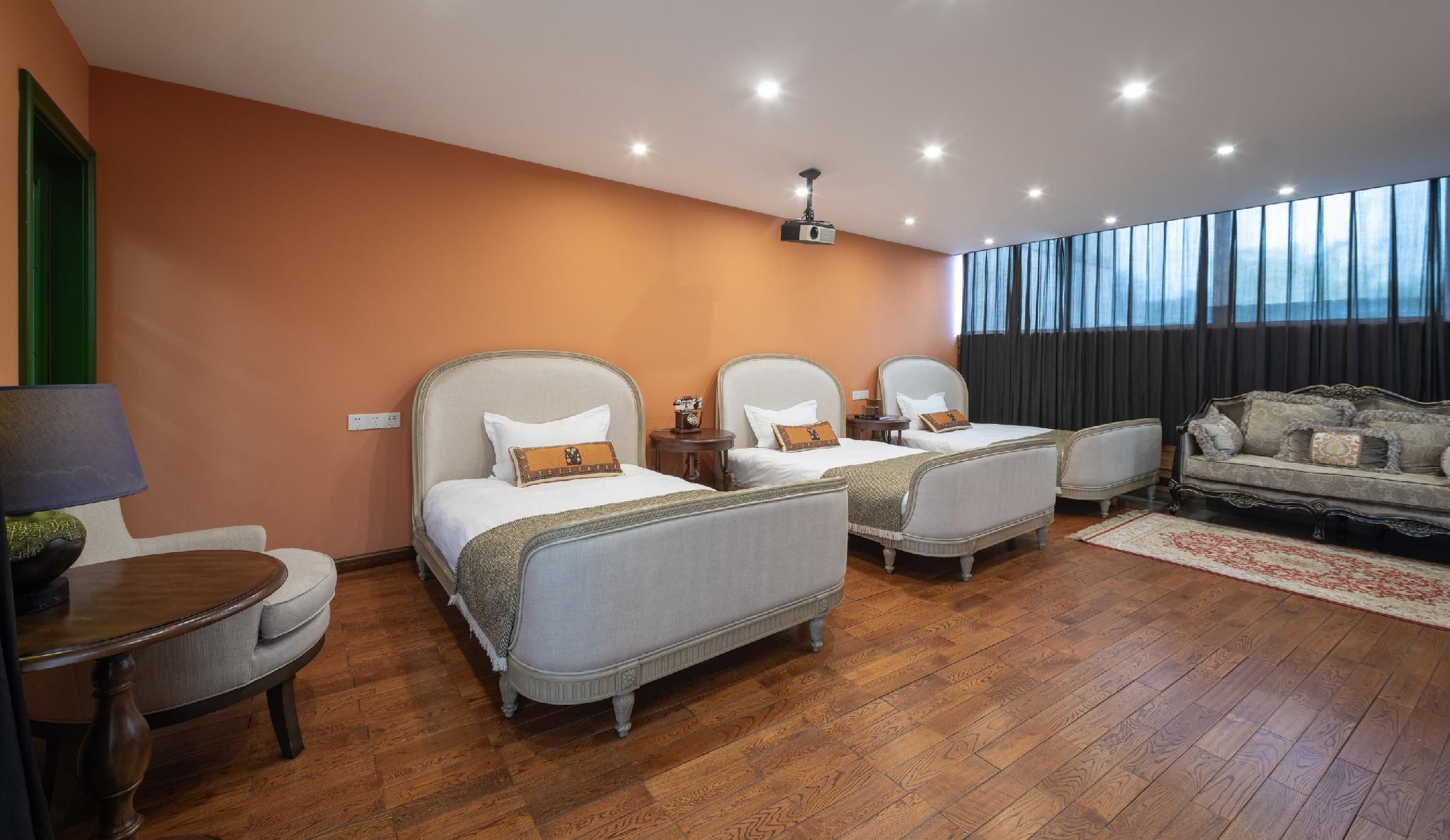 Deluxe Triple 3 Beds