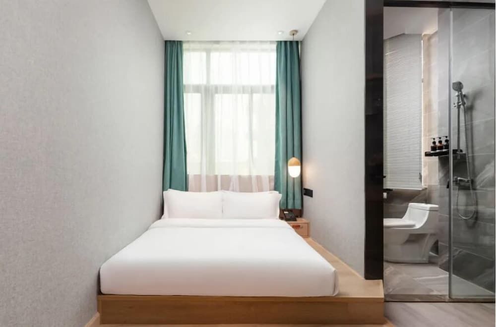 Grand Room, 1 Queen Bed