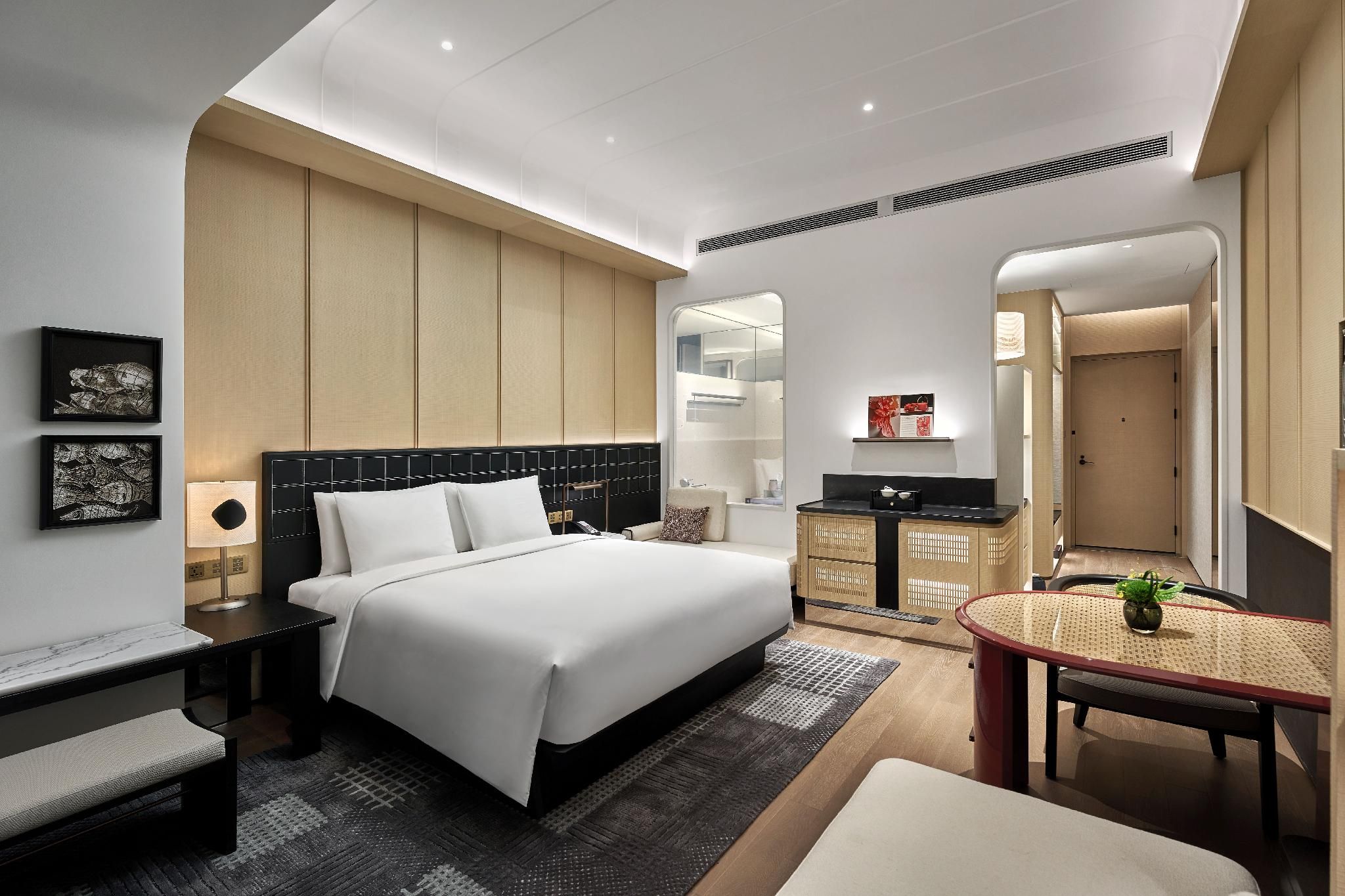 1 King Standard Ocean View Lounge Access