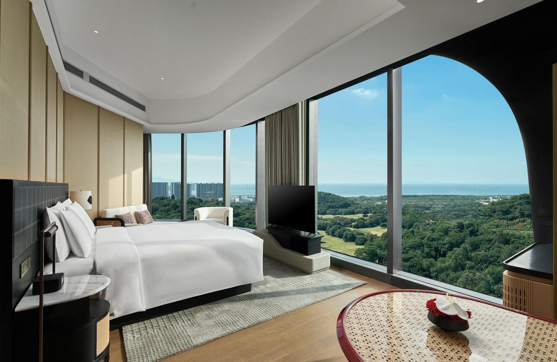 1 King Premium Ocean View Lounge Access