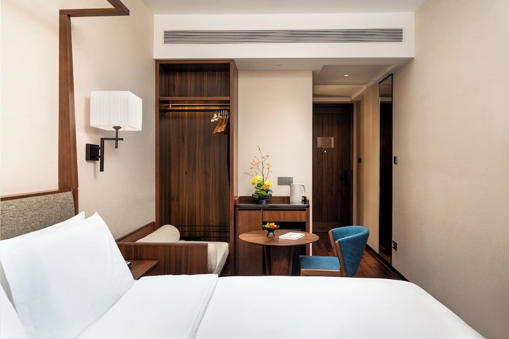 Superior Room, 1 King Bed, Non Smoking, City View