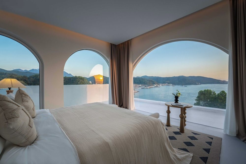 Premier Room, 1 Queen Bed, Sea View
