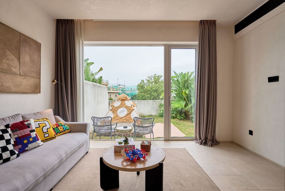 Miyue Shenzhen Blue and White Holy Island Cliff Pool Hotel Comfort Room, 1 Queen Bed 2