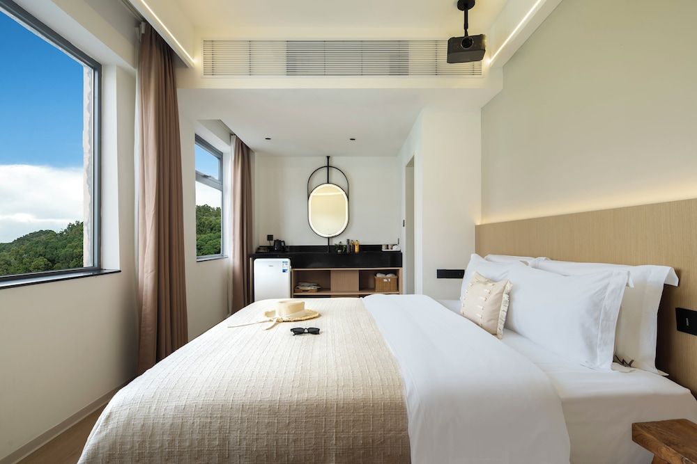 Shenzhen White House Sea View Resort Classic Double Room, Private Bathroom, Hill View