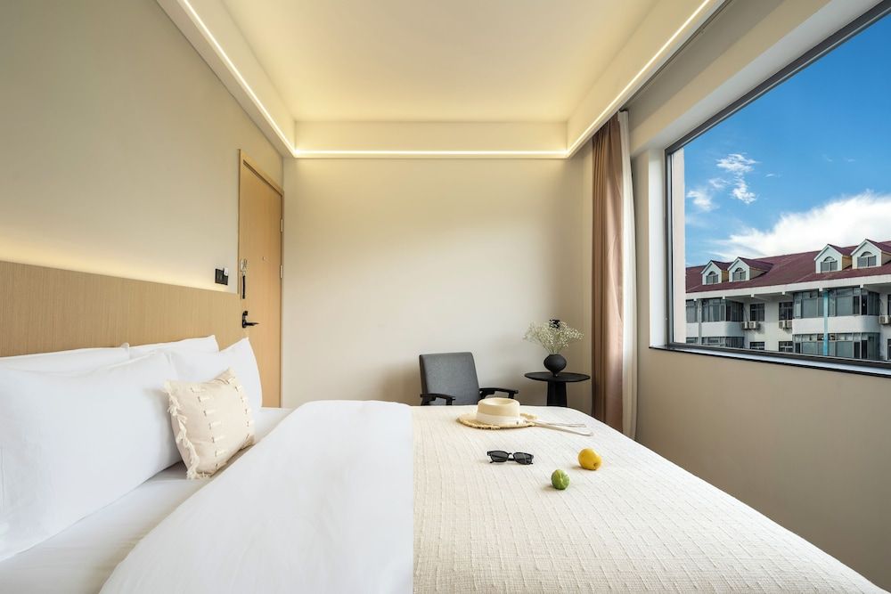 Shenzhen White House Sea View Resort Classic Double Room, Private Bathroom, Hill View 2