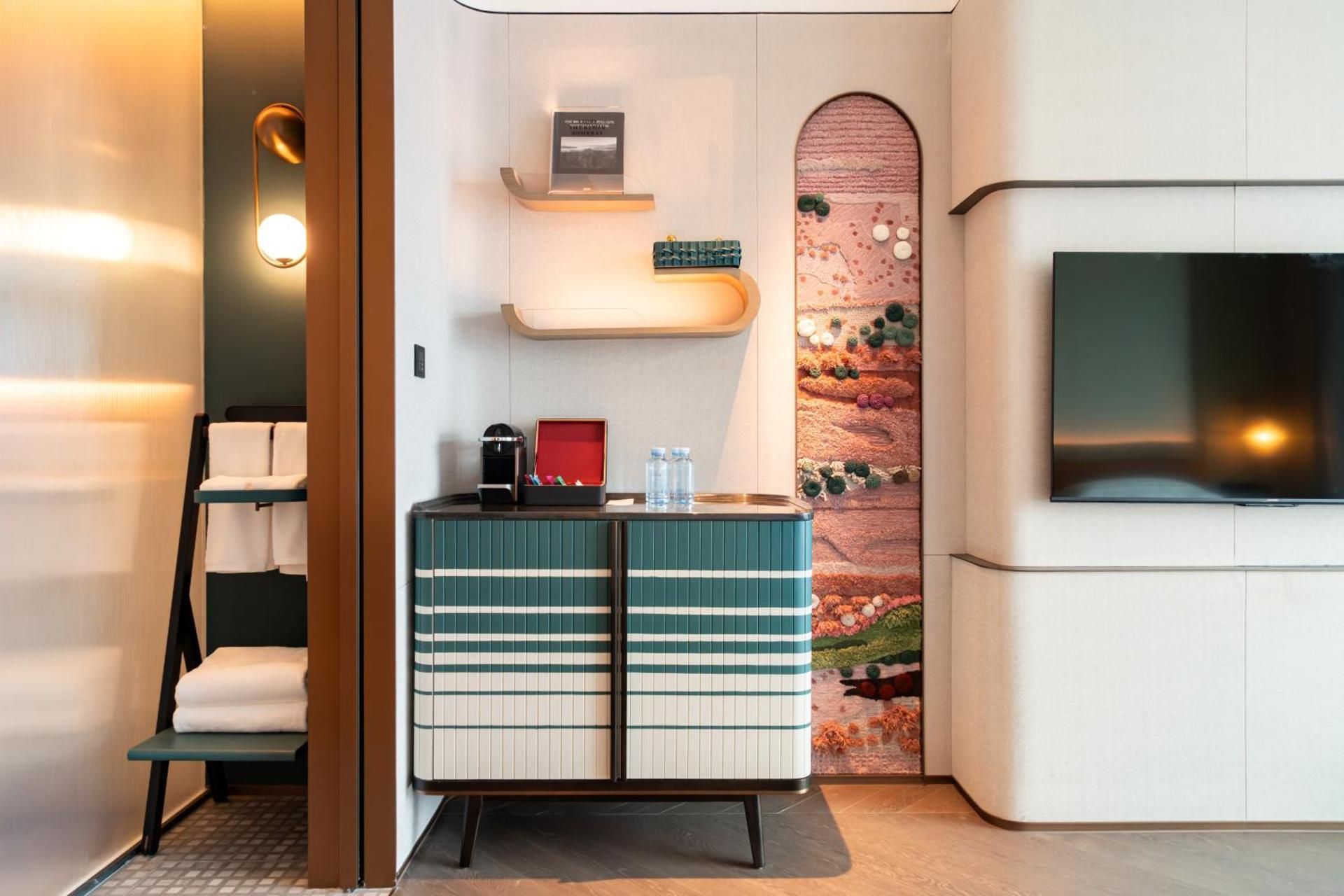 DELUXE ROOM, 2 Single Beds, City View