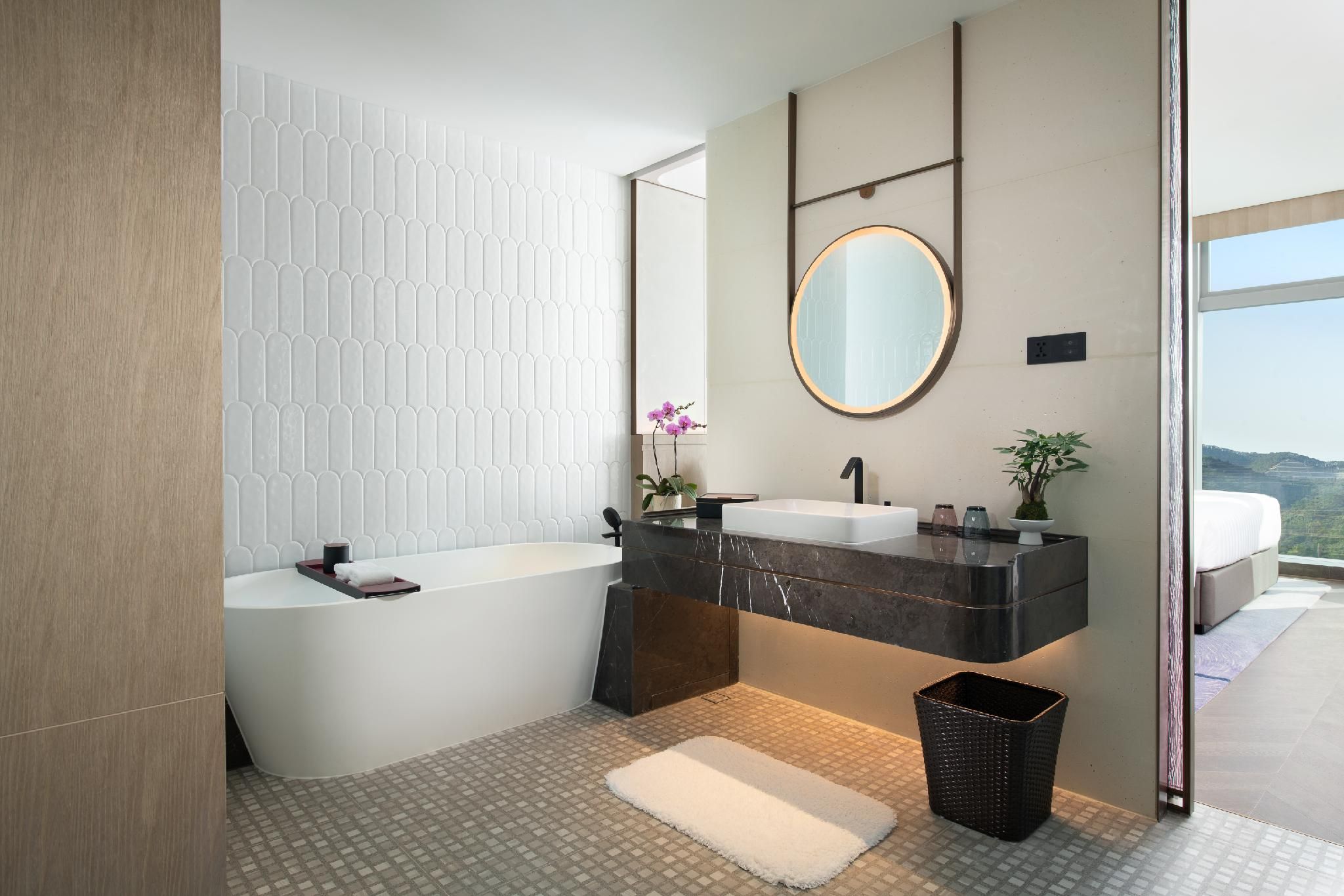 Deluxe Executive Room, M Lounge Access, 1 King Size Bed, Garden View