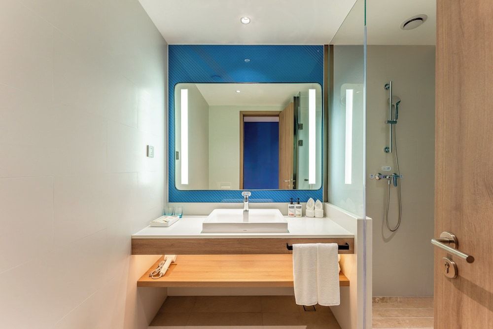 Standard Room, 1 King Bed, City View