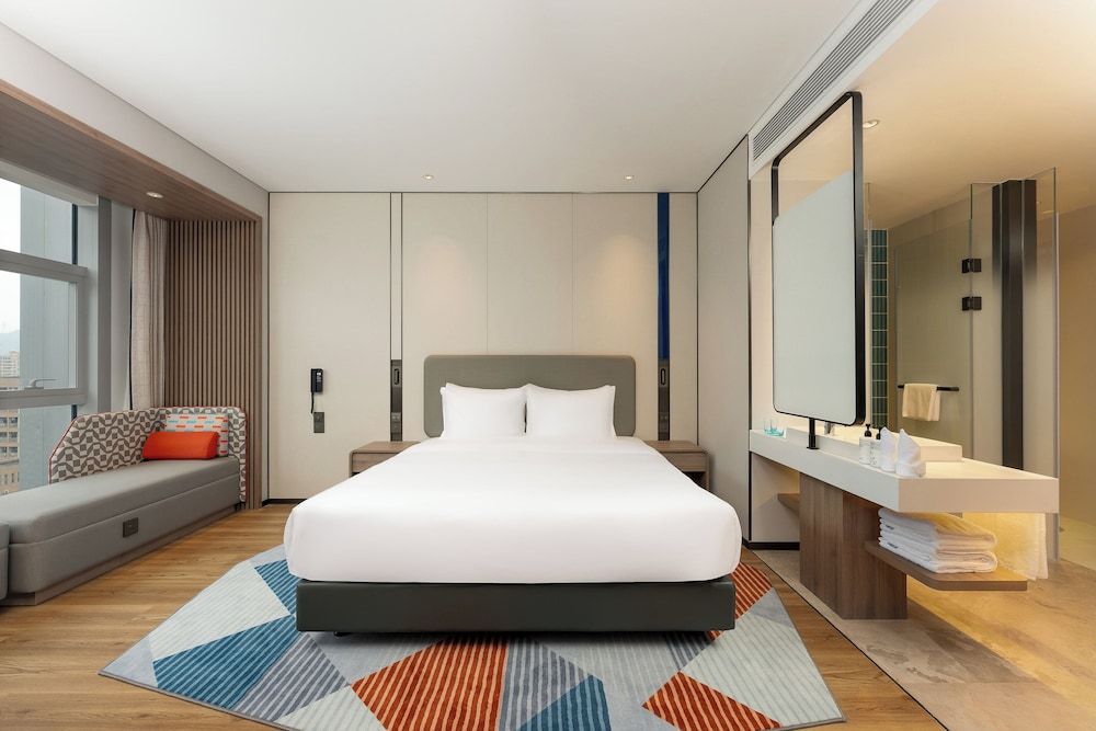 1 King Standard Extra Floor Space