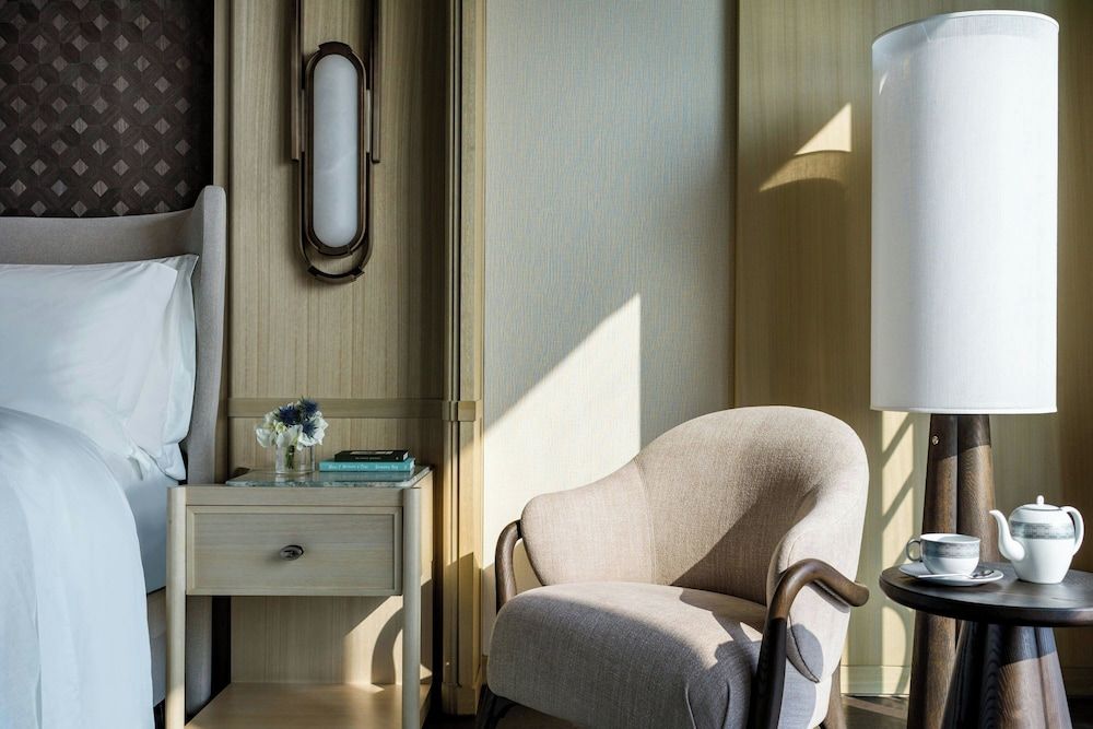 The St. Regis Shenzhen Bao'an Deluxe Room, 1 King Bed, Non Smoking, City View 3