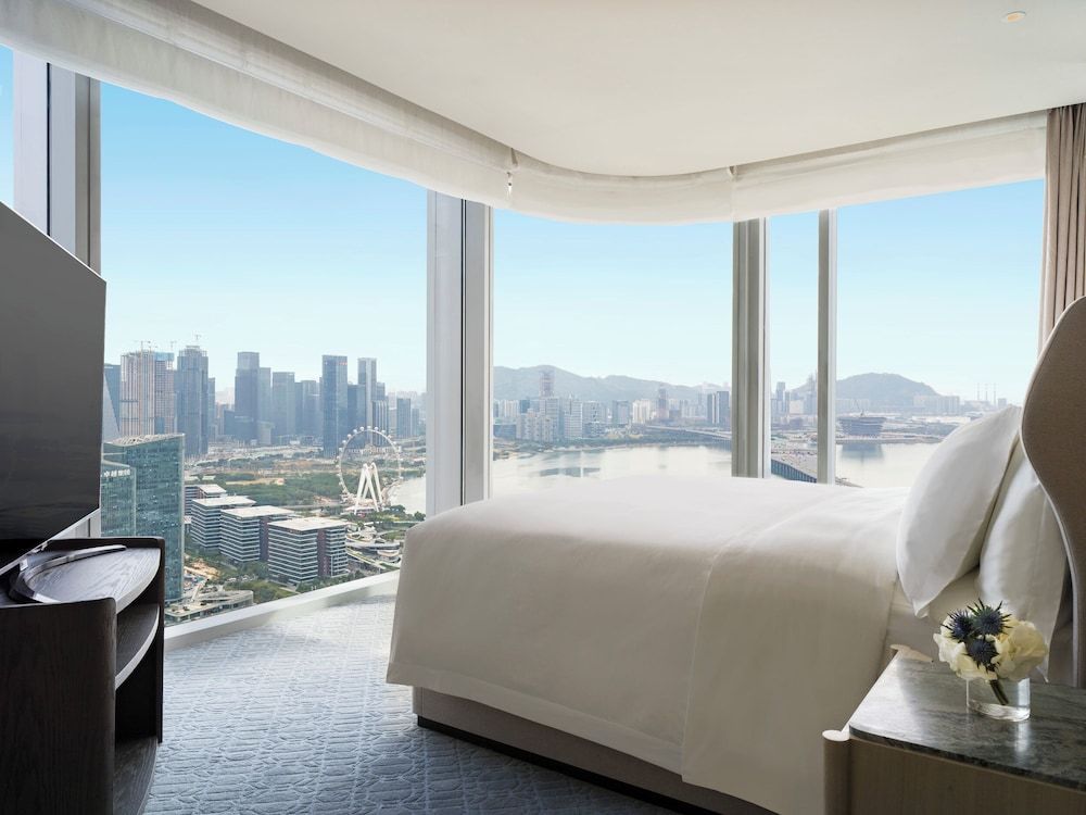 Suite, 1 King Bed, Non Smoking, Bay View