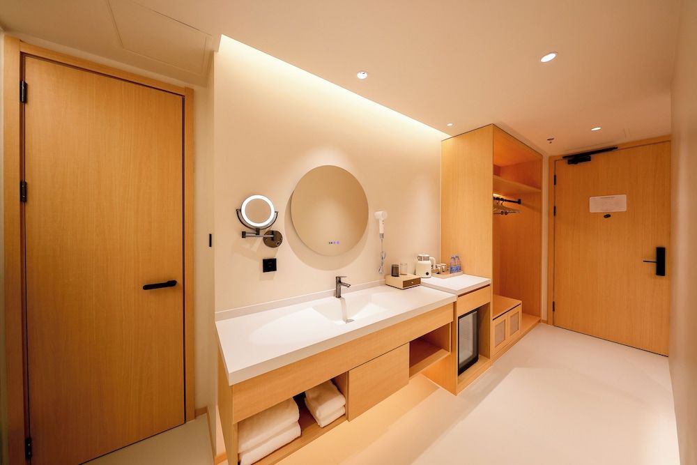 MIEN BIAS HOTEL Signature Double Room, 1 Queen Bed, Non Smoking 2