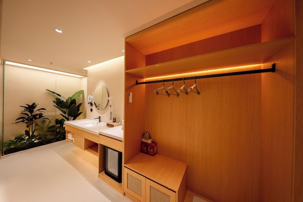 MIEN BIAS HOTEL Signature Double Room, 1 Queen Bed, Non Smoking 3