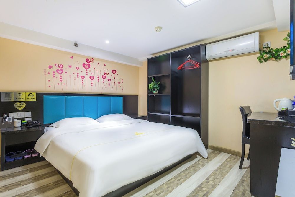 Dequan Hotel High-speed RailStation Stor