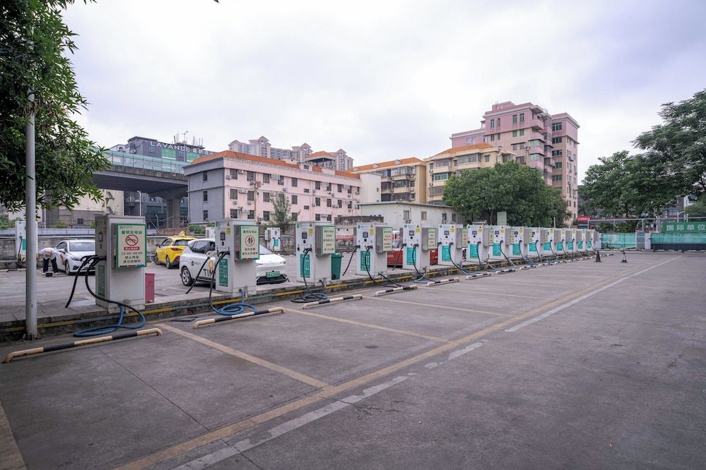 Electric vehicle charging station