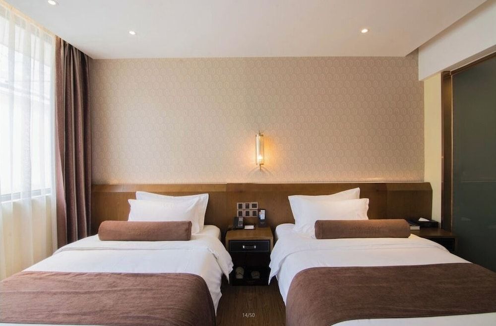 Comfort Twin Room, City View