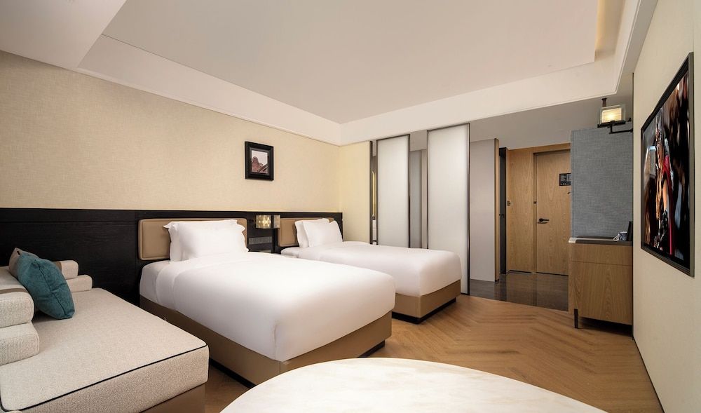 Superior Twin Room, City View