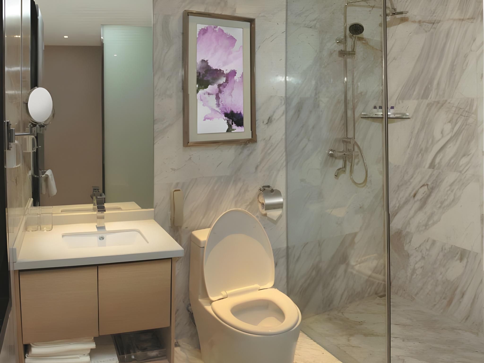 Business Queen Room