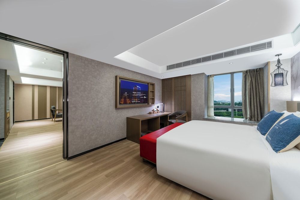 Executive Suite, City View