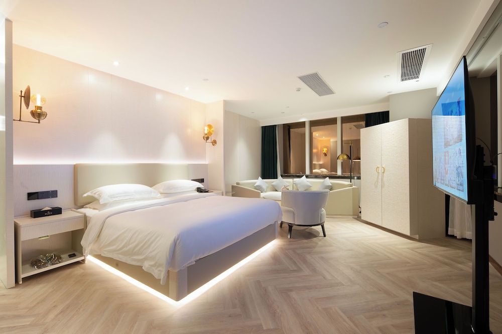 Luxury Suite, City View