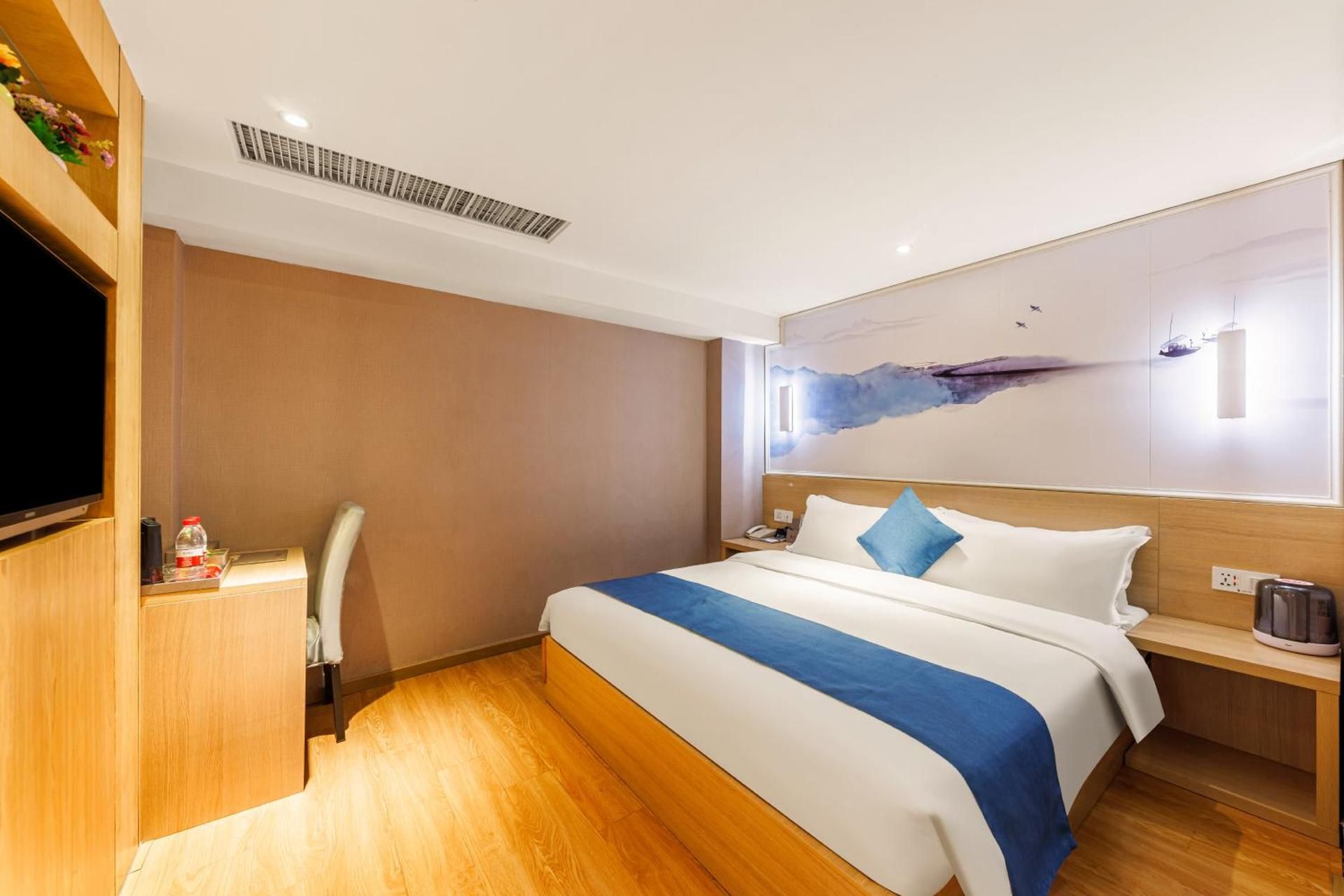 Superior Queen Room without Window