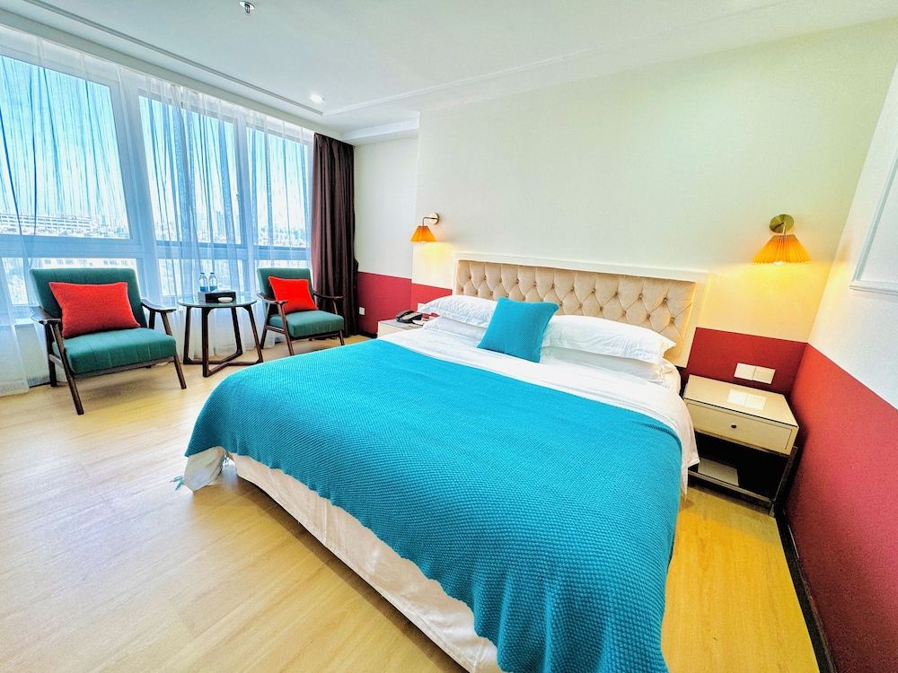 Carnation Business Hotel Comfort Single Room, City View 3