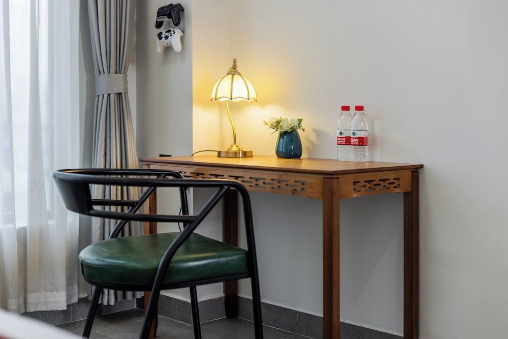 Stargazing Platform Inn - Guangzhou ChenClanAcademy & ShaMian & YongQingFang Branch Premium Double Room (laser projector+standalone Wi-Fi+English-friendly) 6