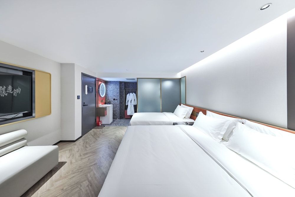 M Hotel Standard Double Room 4