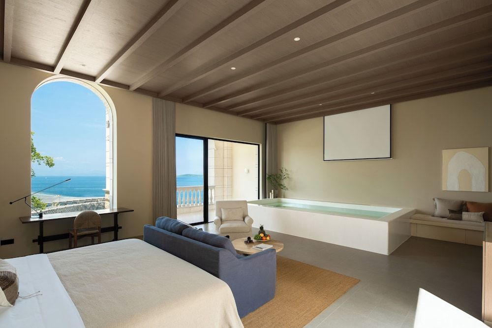 Yuanlan sea view balcony pool double bed room