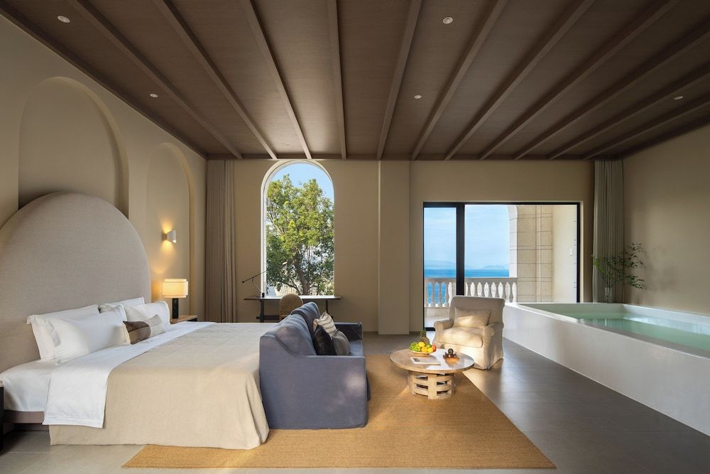 Yuanlan sea view balcony pool double bed room