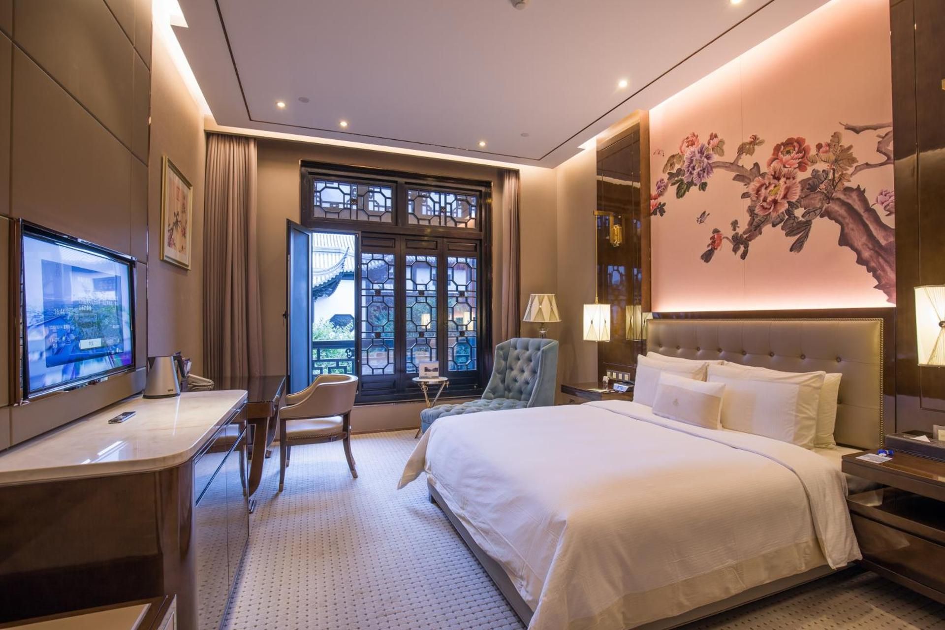 Queen Room with Garden View
