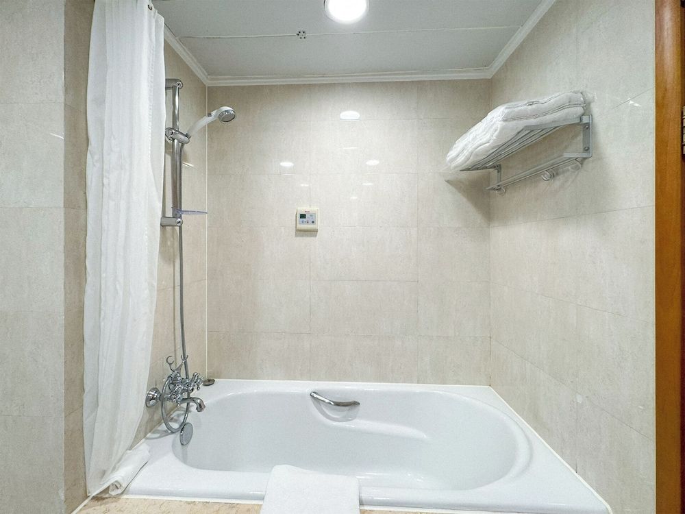 Tyms 2BR Apt Near ITC Xujiahui Line1 11 Condo, City View 16
