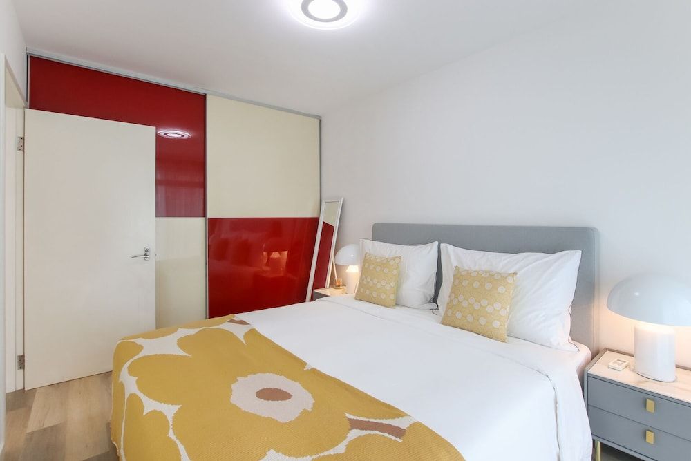 Tyms 2BR Apt Near ITC Xujiahui Line1 11 Condo, City View 8