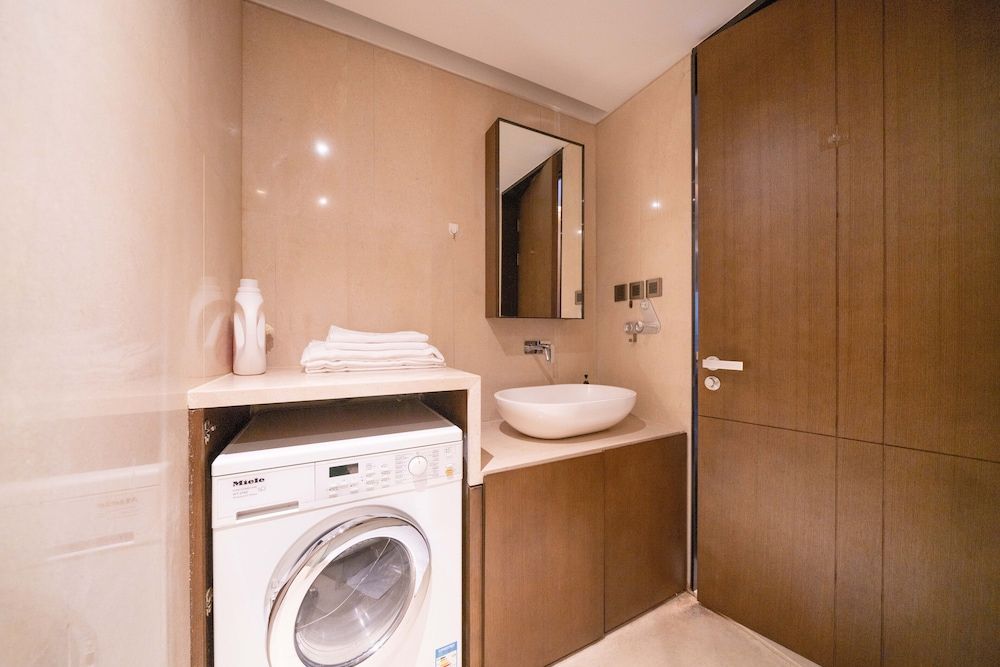 ZHome-Luxury Three bedroom Suite Apartment, City View 12