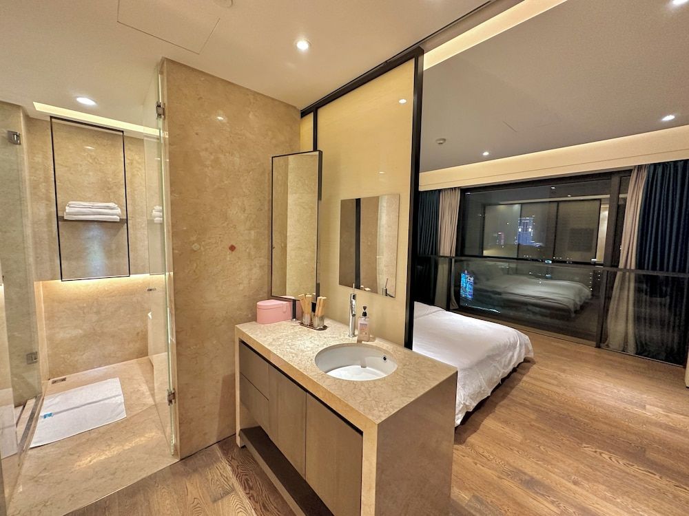 ZHome-Suhe Luxury Mansion-Near the Bund Superior Apartment, Multiple Beds, Pets Allowed, City View 4