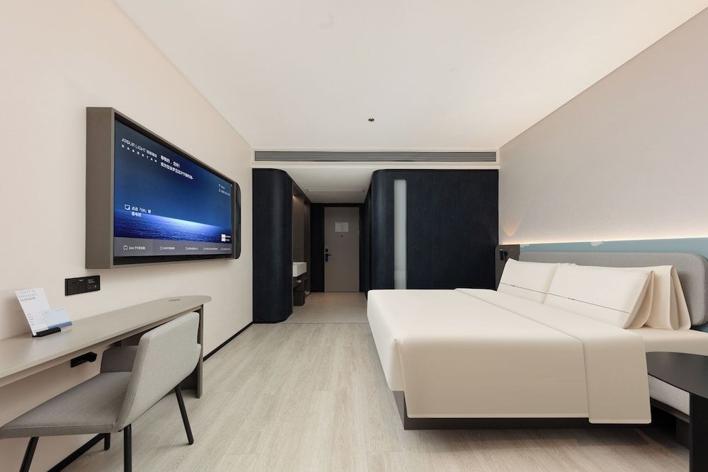 Comfort Single Room, 1 King Bed, Housekeeping