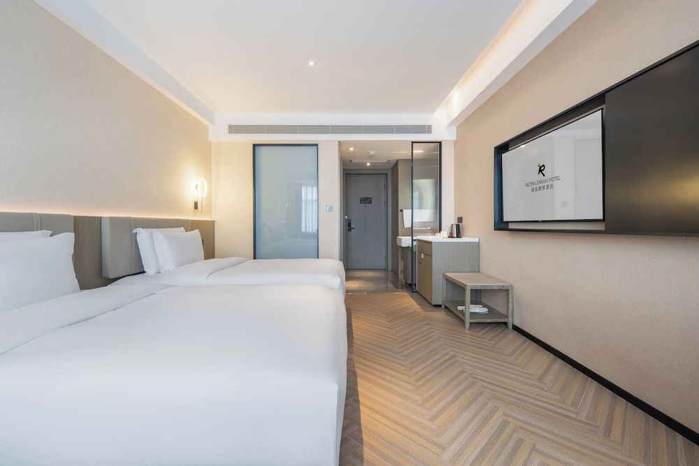 Superior Twin Room, City View