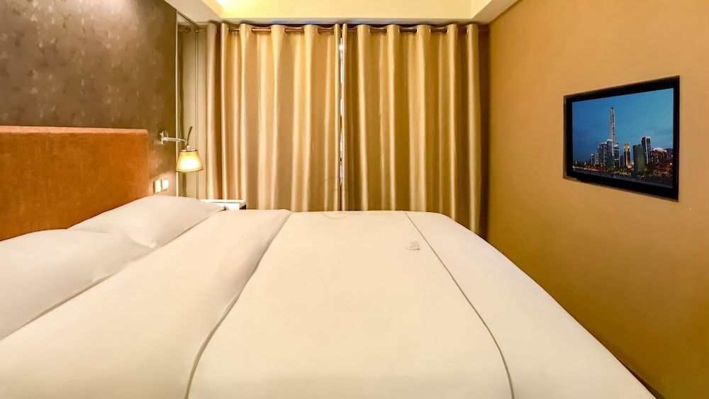 Executive Suite, Balcony, City View