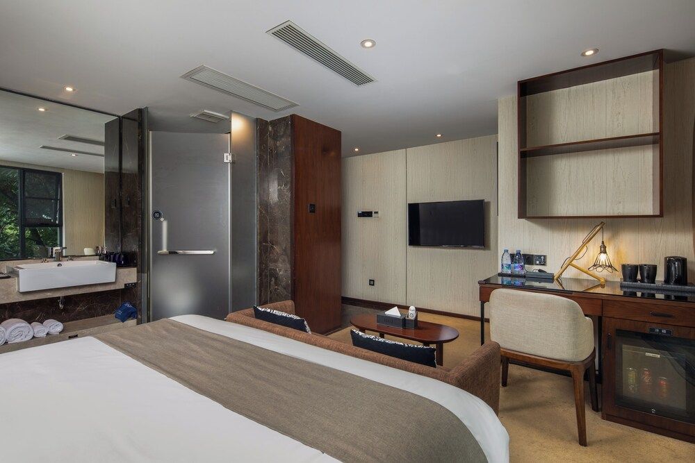 CNHOL RADIENT HOTEL Standard Double Room, Mountain View 2