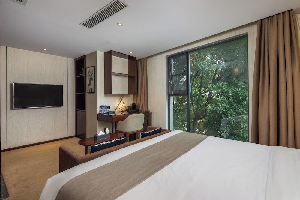 CNHOL RADIENT HOTEL Standard Double Room, Mountain View 3