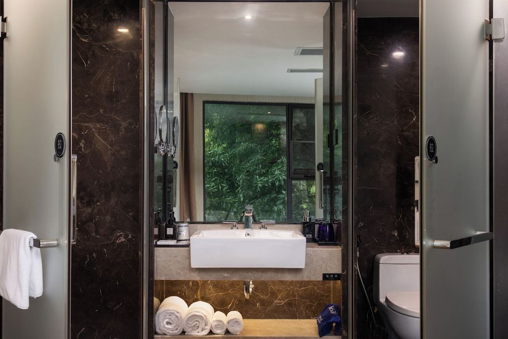 CNHOL RADIENT HOTEL Standard Double Room, Mountain View 5