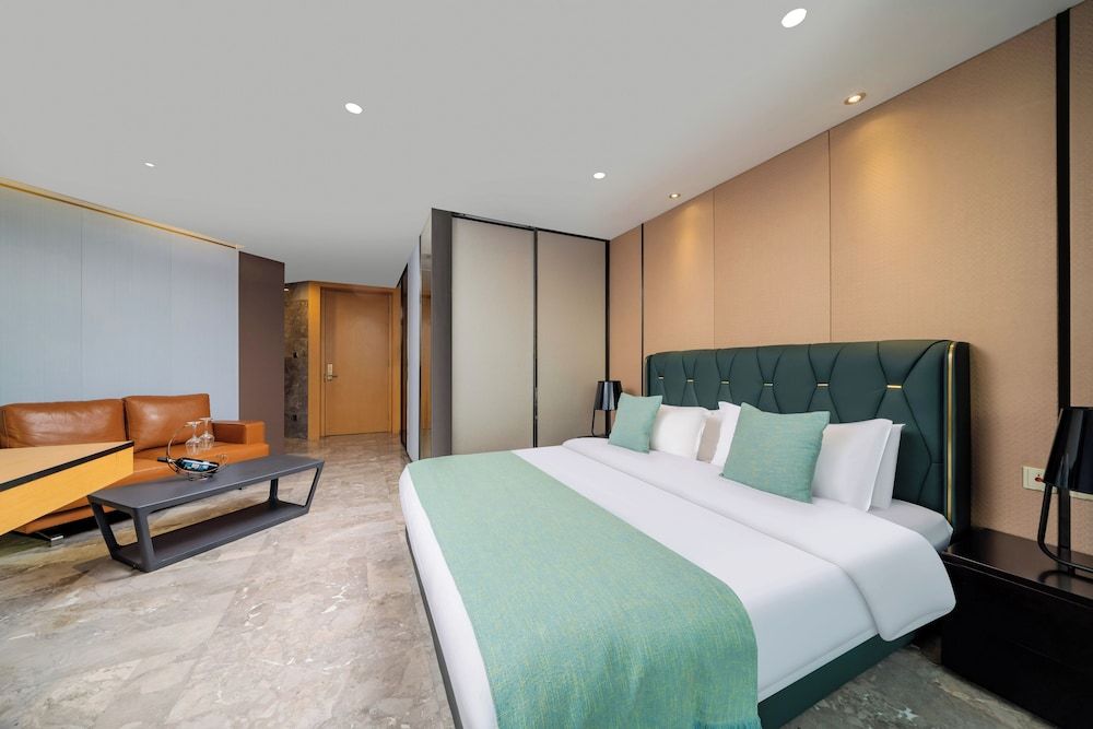 Weekend International Apartment Superior Double Room, City View