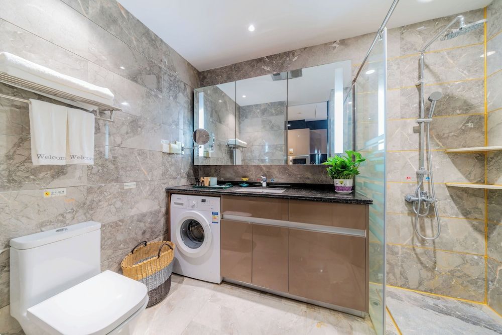 Weekend International Apartment Superior Double Room, City View 8