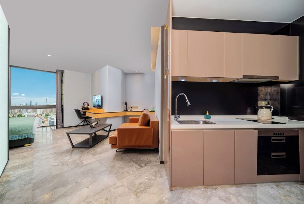 Weekend International Apartment Superior Double Room, City View 9