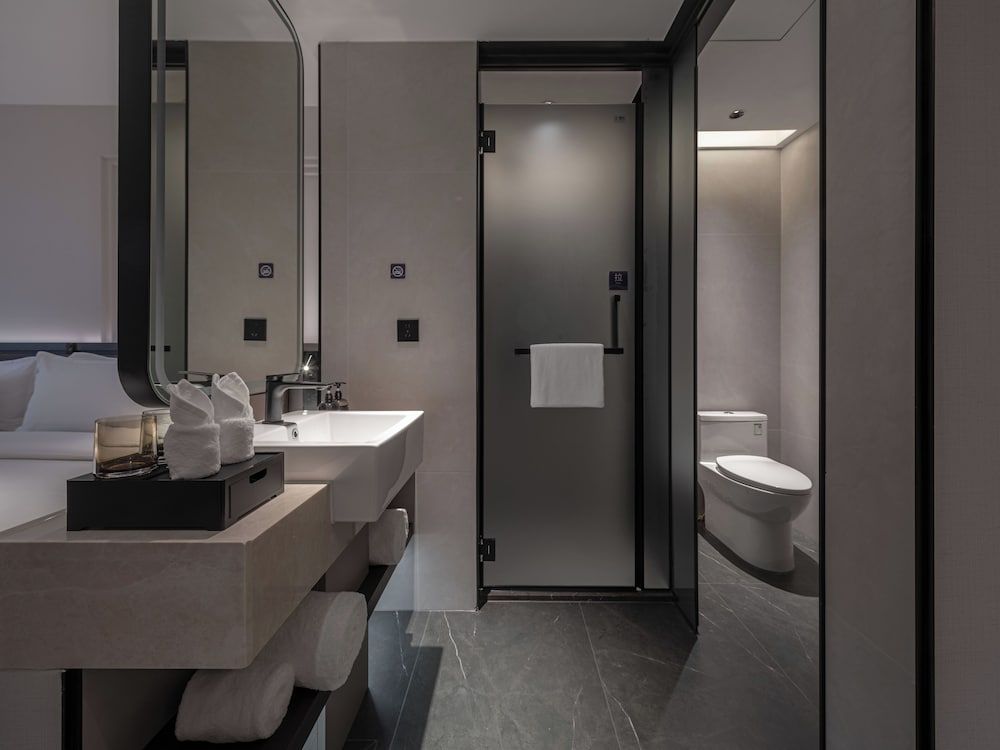 CNHOL RADIENT HOTEL Superior Single Room, Housekeeping, City View 3