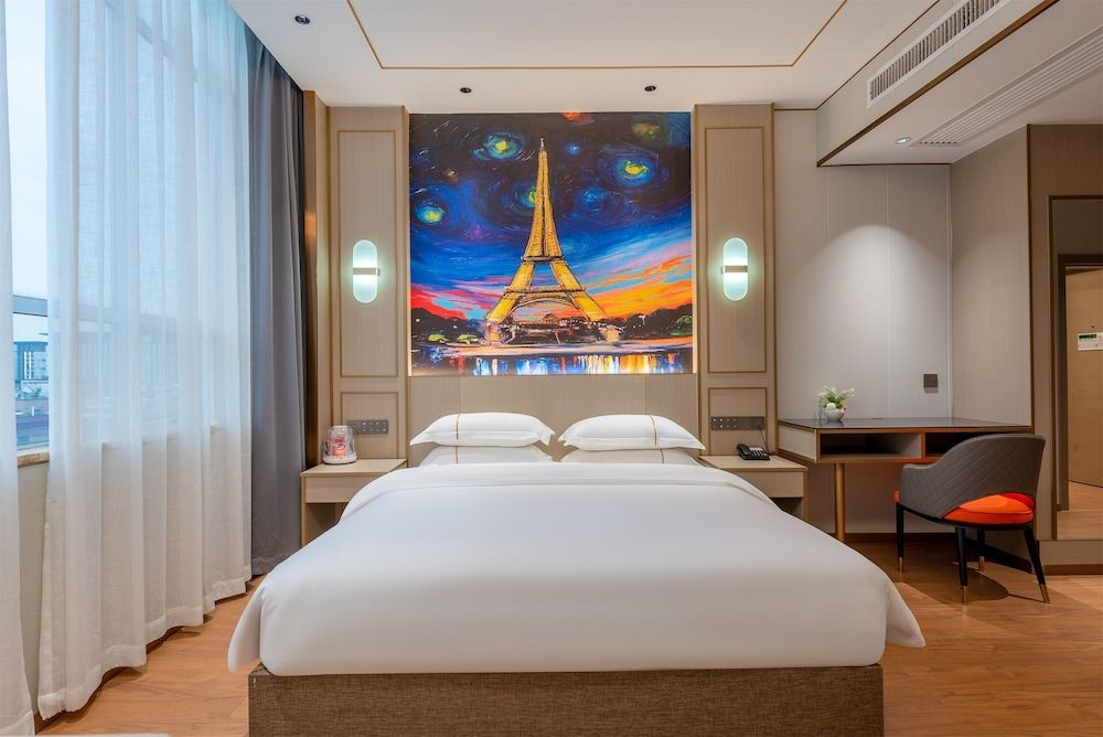 Executive Suite, City View