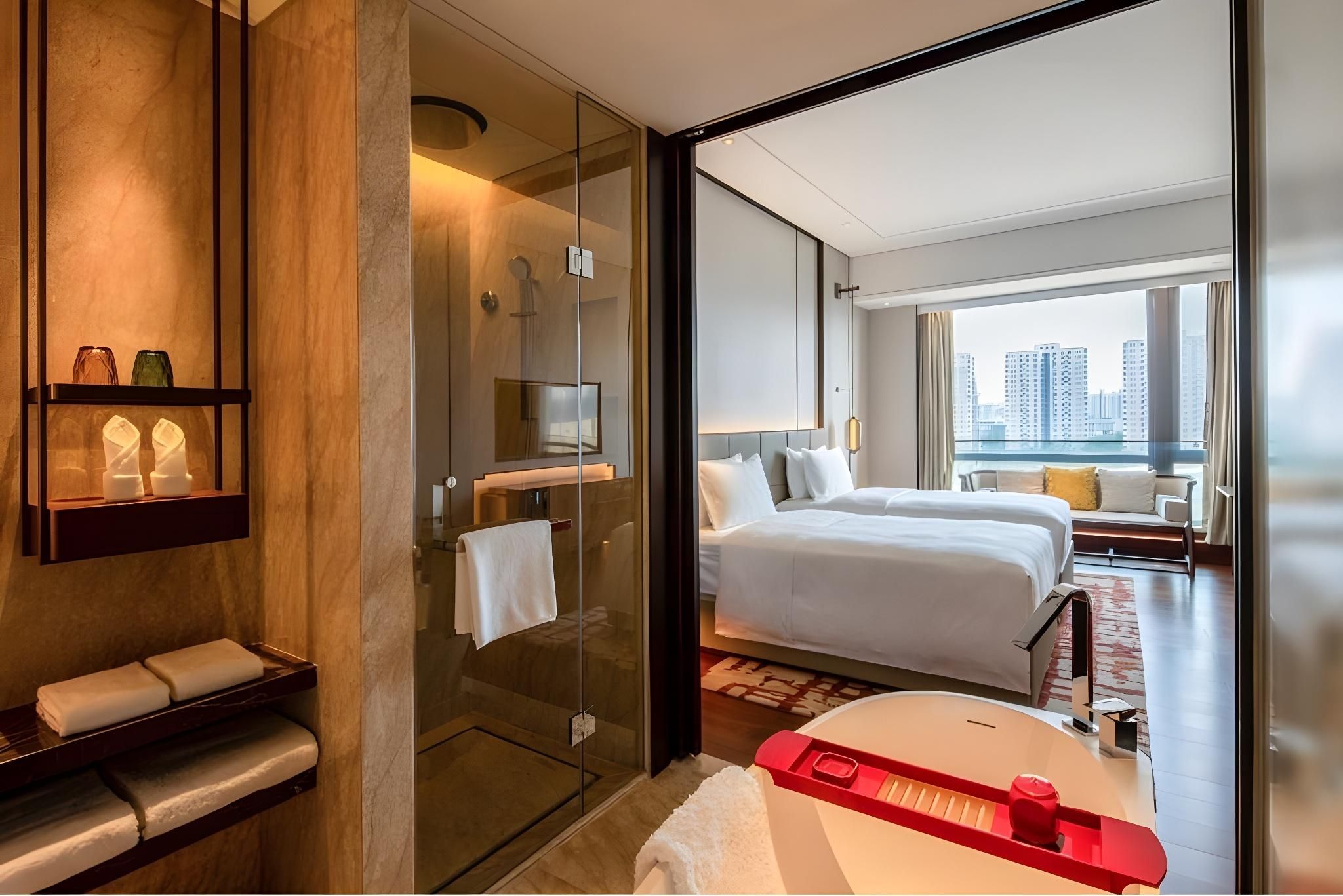 2 Twin Standard Lounge Access