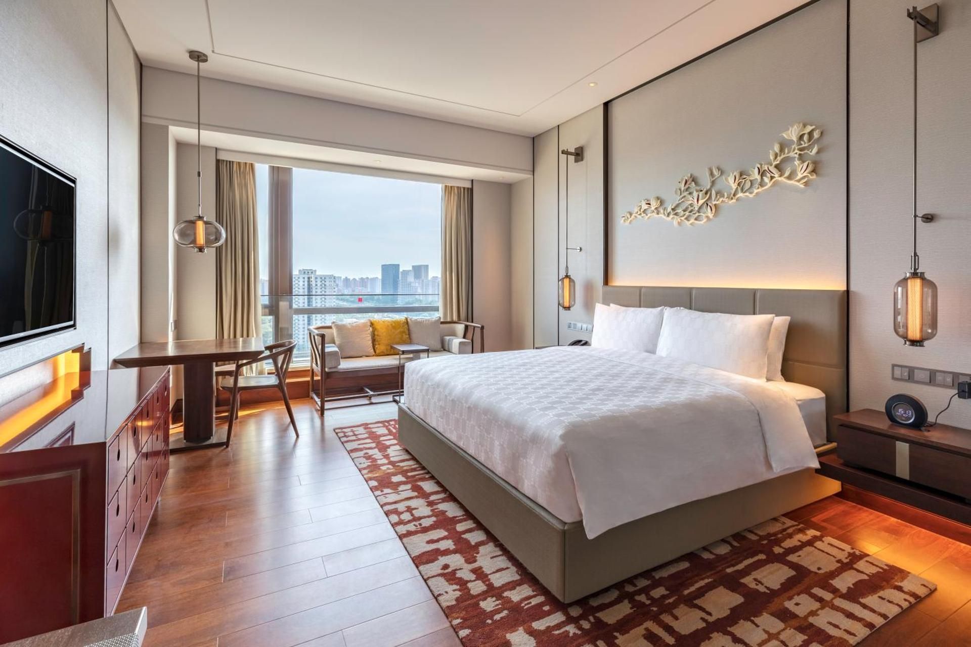 Standard King Room with Lounge Access