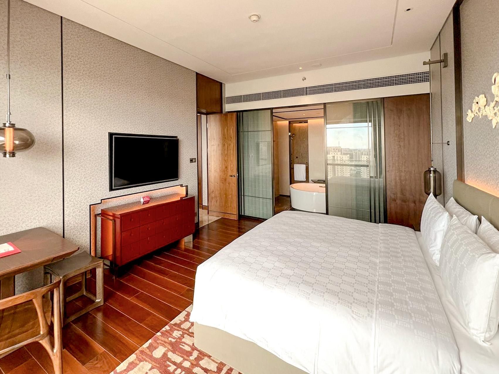 Hualuxe Suite